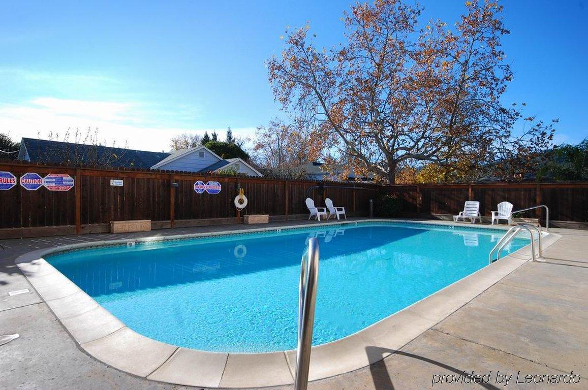 Cloverdale Wine Country Inn & Suites Facilidades foto